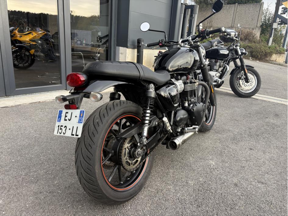 TRIUMPH STREET TWIN  900