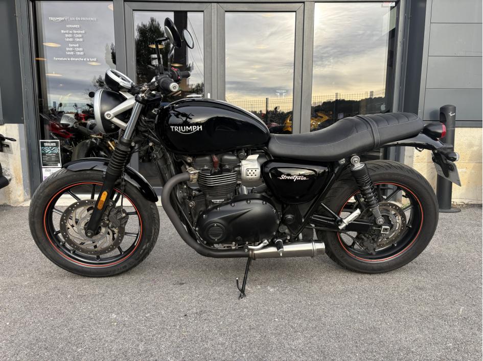 TRIUMPH STREET TWIN  900