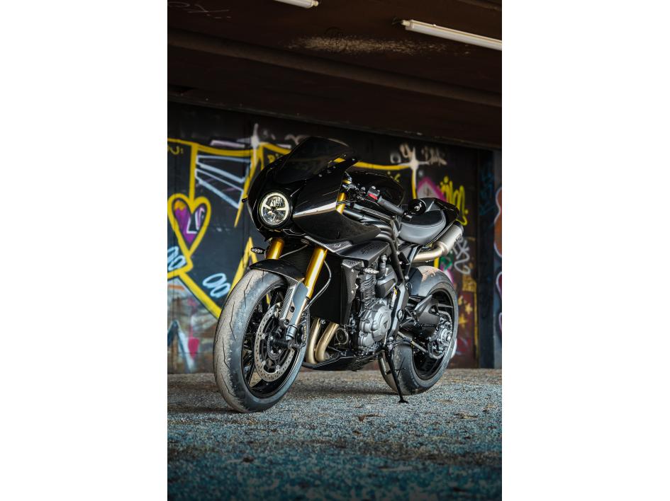 TRIUMPH SPEED TRIPLE 1200 RR PHANTOM BLACK 