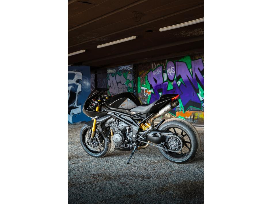 TRIUMPH SPEED TRIPLE 1200 RR PHANTOM BLACK 