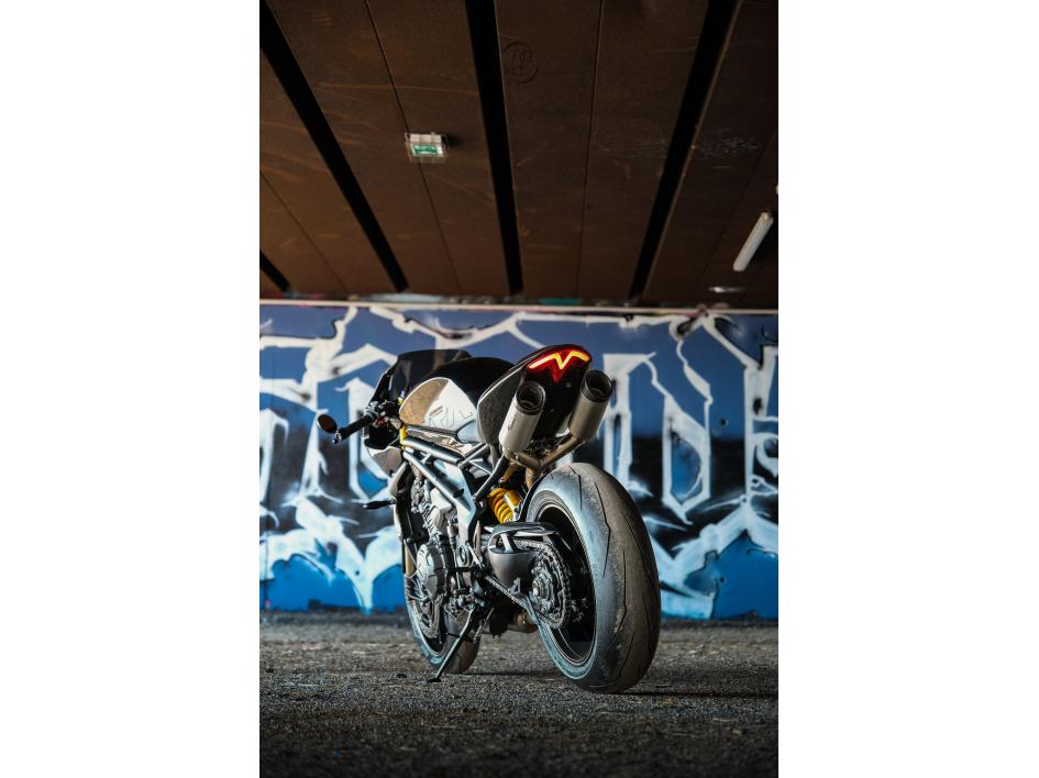 TRIUMPH SPEED TRIPLE 1200 RR PHANTOM BLACK 