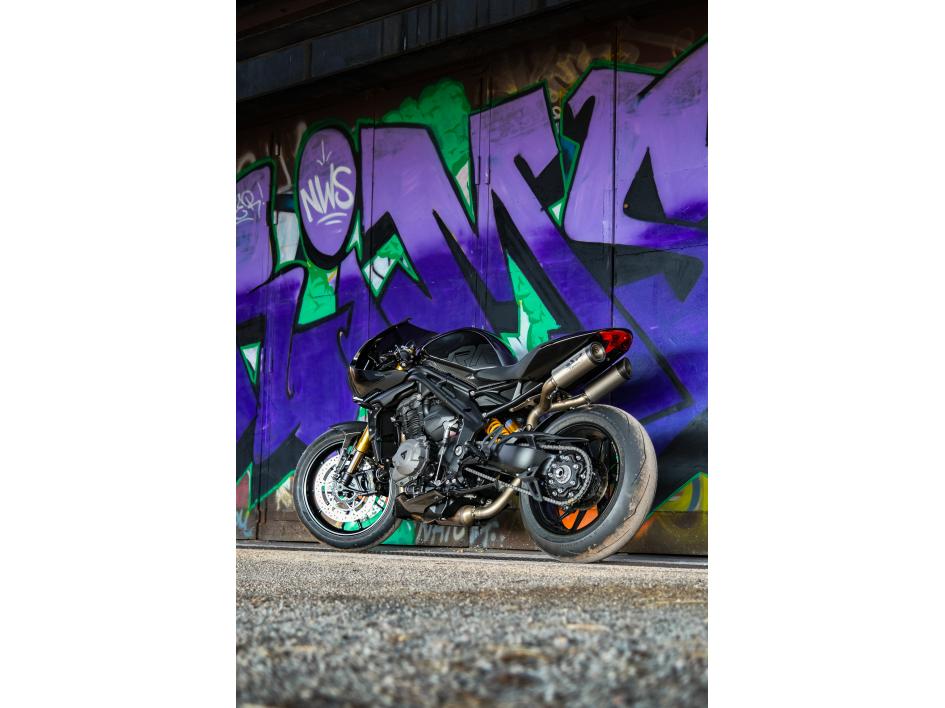 TRIUMPH SPEED TRIPLE 1200 RR PHANTOM BLACK 