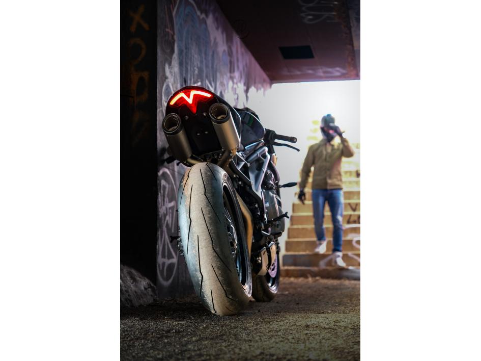 TRIUMPH SPEED TRIPLE 1200 RR PHANTOM BLACK 