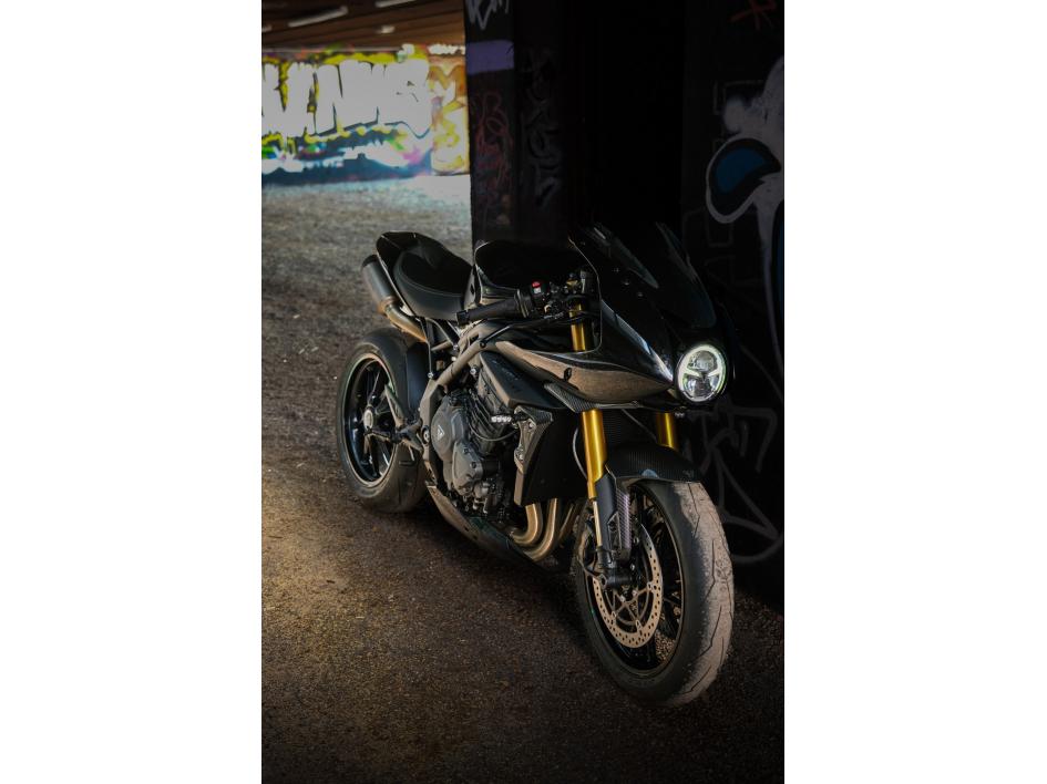 TRIUMPH SPEED TRIPLE 1200 RR PHANTOM BLACK 