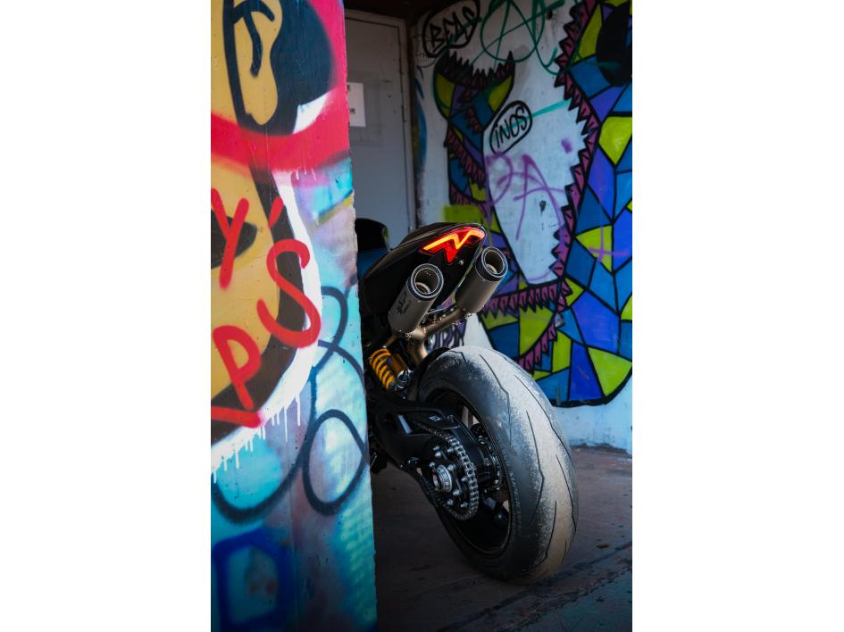 TRIUMPH SPEED TRIPLE 1200 RR PHANTOM BLACK 