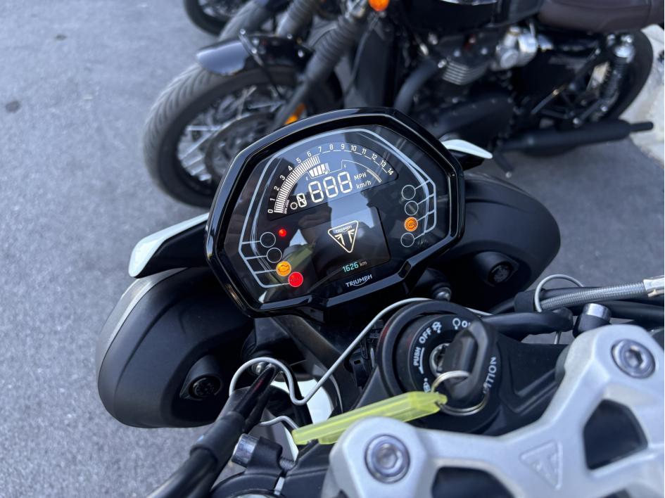 TRIUMPH STREET TRIPLE 765 R A2