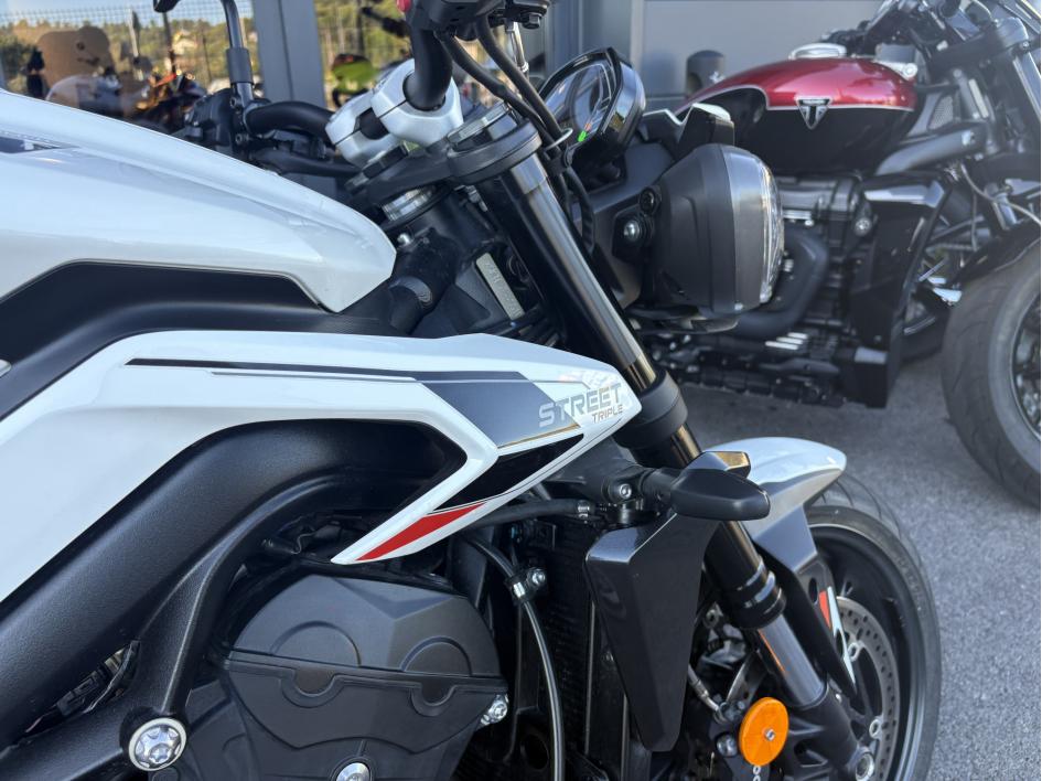 TRIUMPH STREET TRIPLE 765 R A2