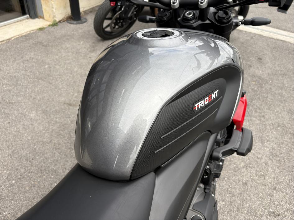 TRIUMPH TRIDENT 660
