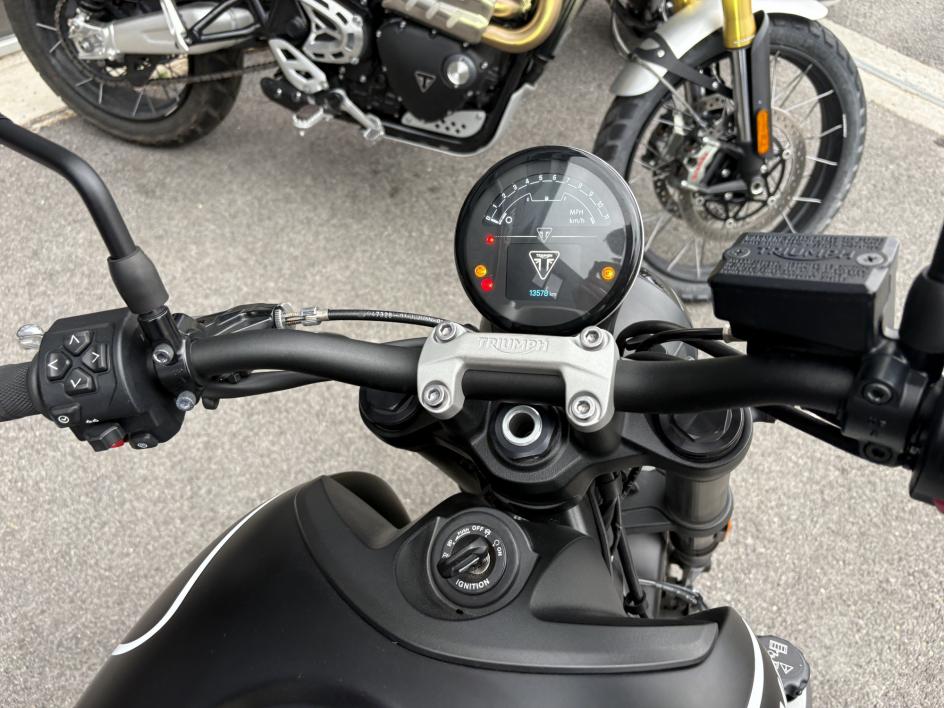 TRIUMPH TRIDENT 660 A2