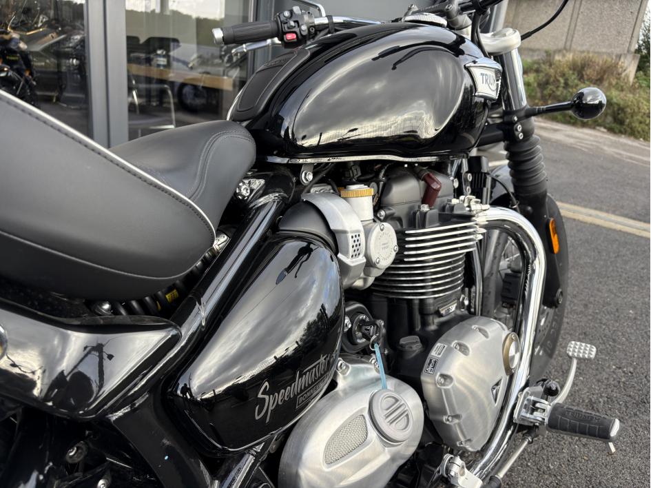 TRIUMPH BONNEVILLE SPEEDMASTER 1200