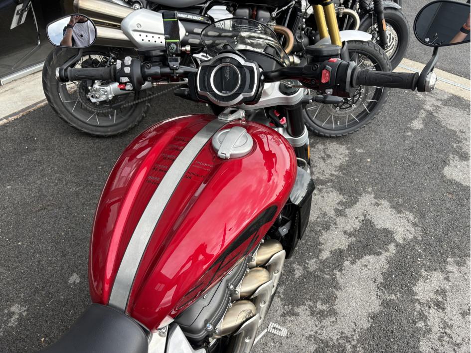 TRIUMPH ROCKET 3 R 221 Edition