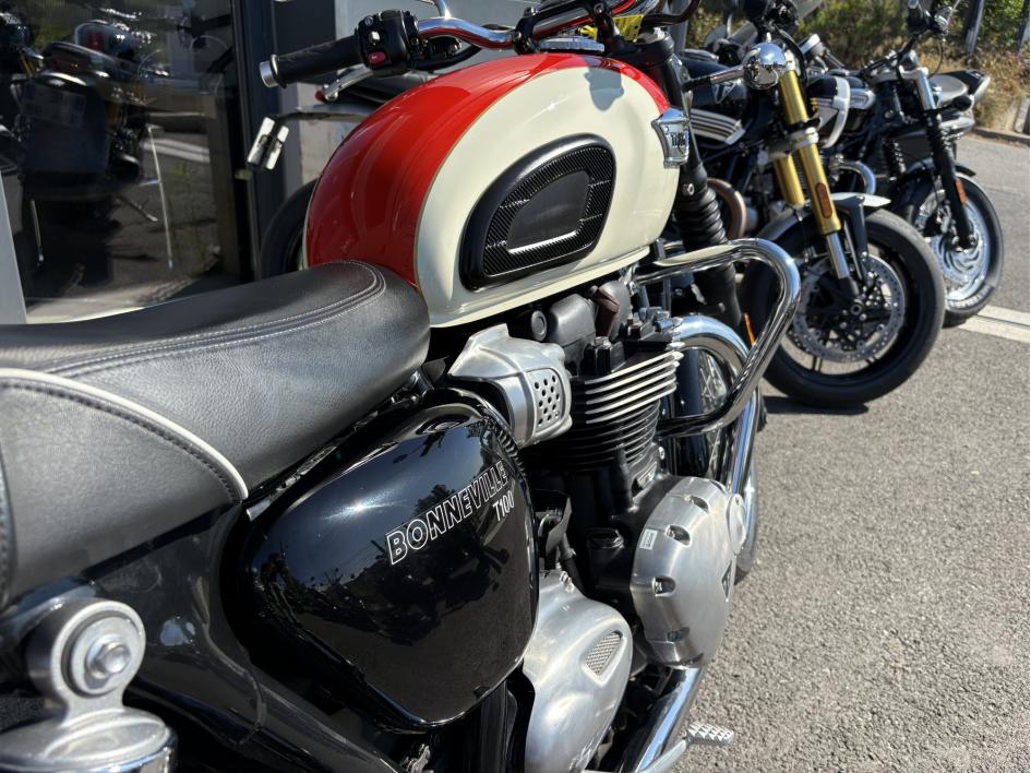 TRIUMPH Bonneville T100