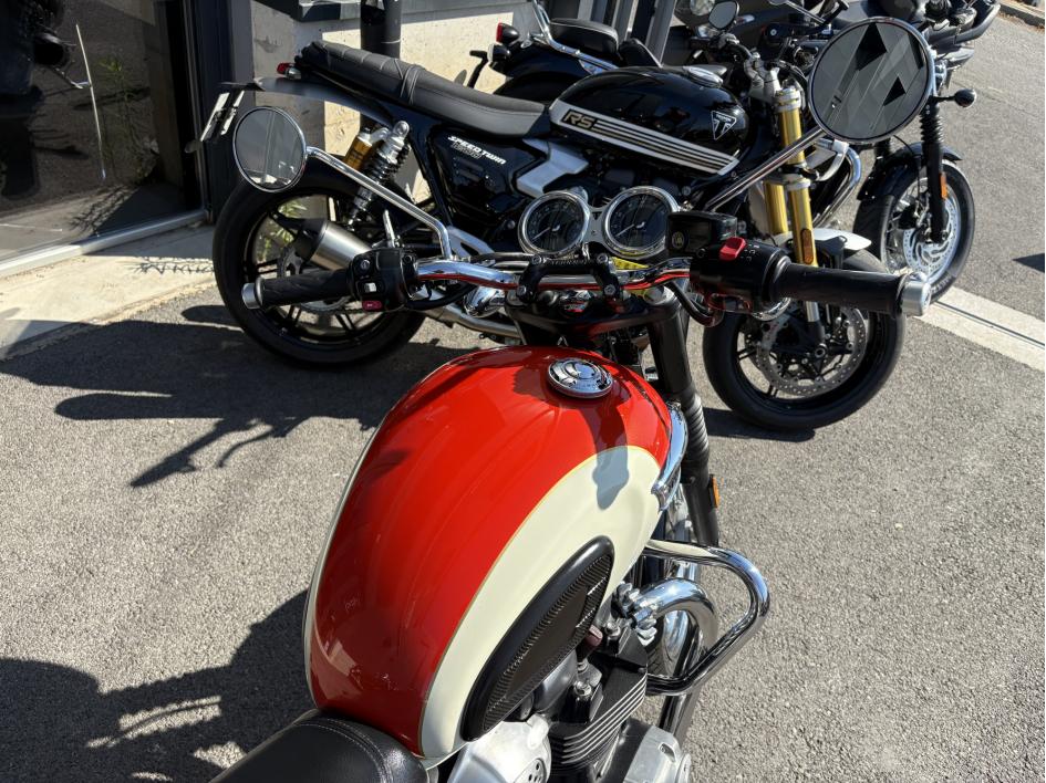 TRIUMPH Bonneville T100