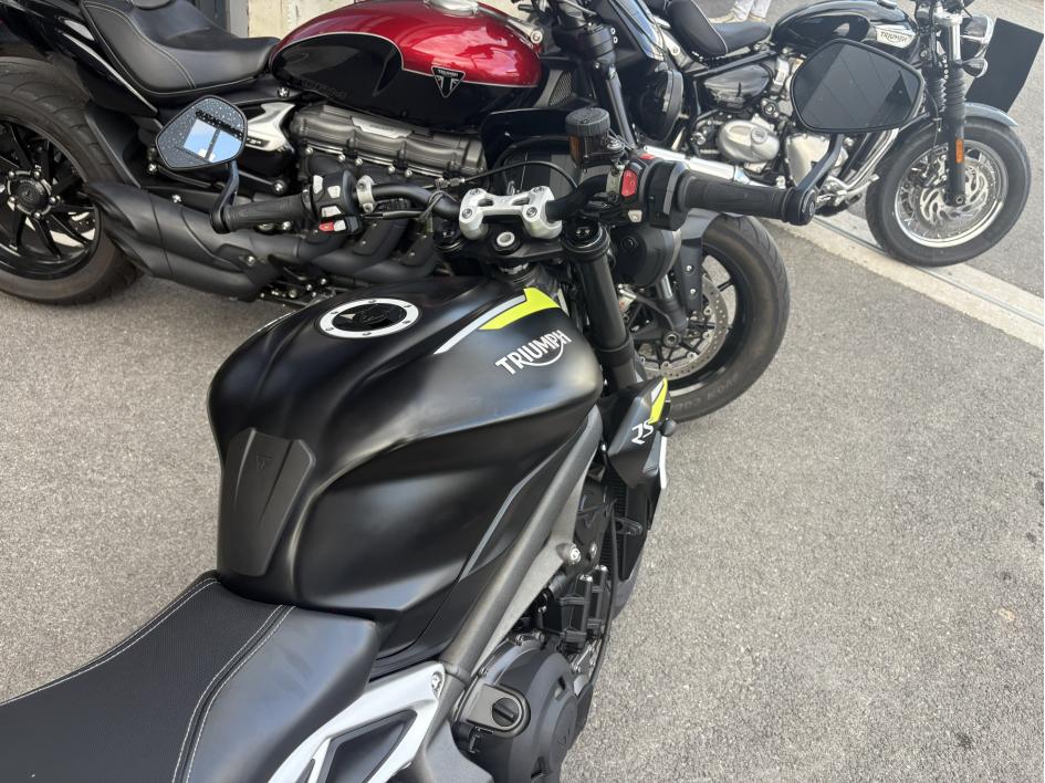 TRIUMPH STREET TRIPLE 765 RS