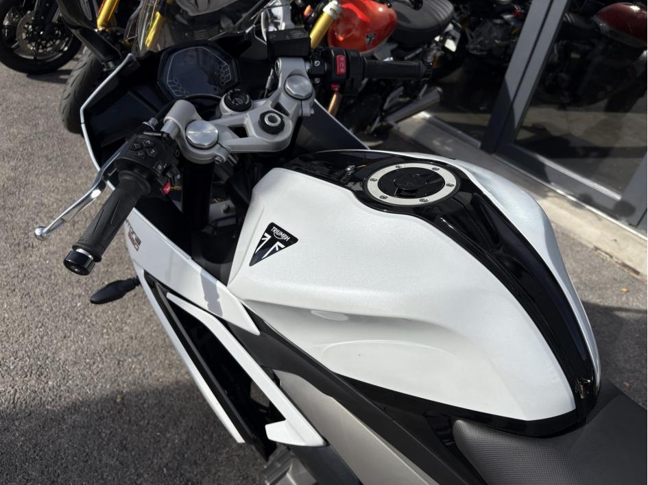 TRIUMPH DAYTONA 660 A2