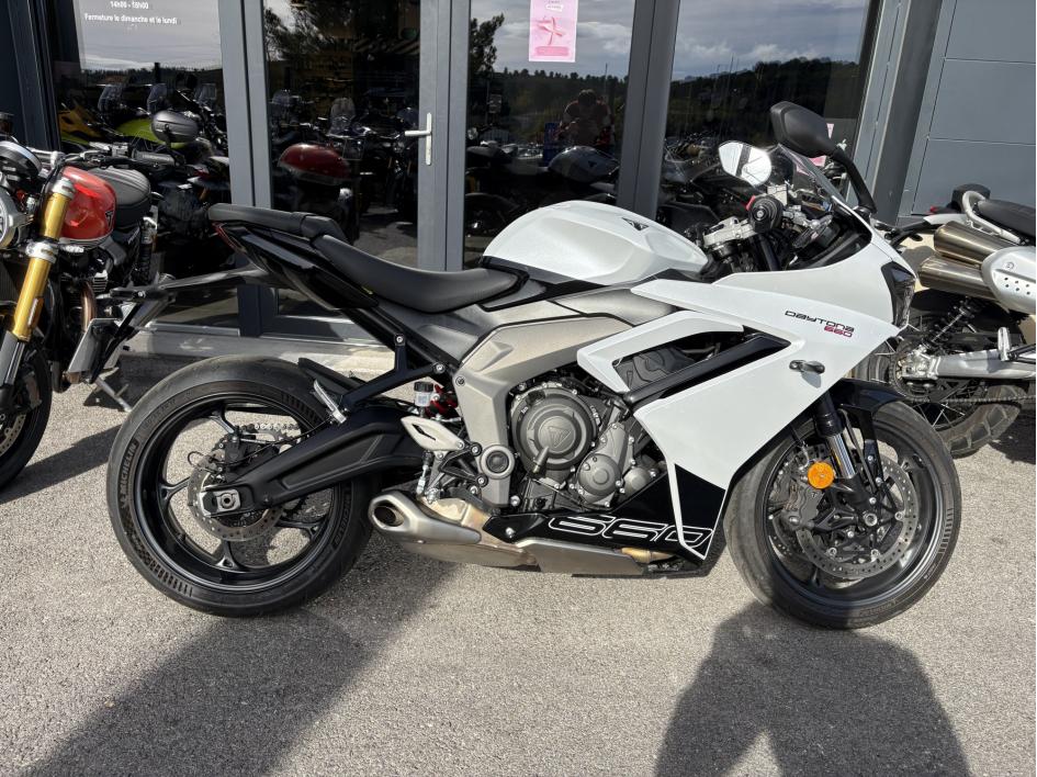 TRIUMPH DAYTONA 660 A2