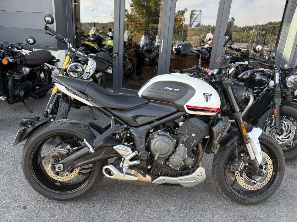 TRIUMPH TRIDENT 660