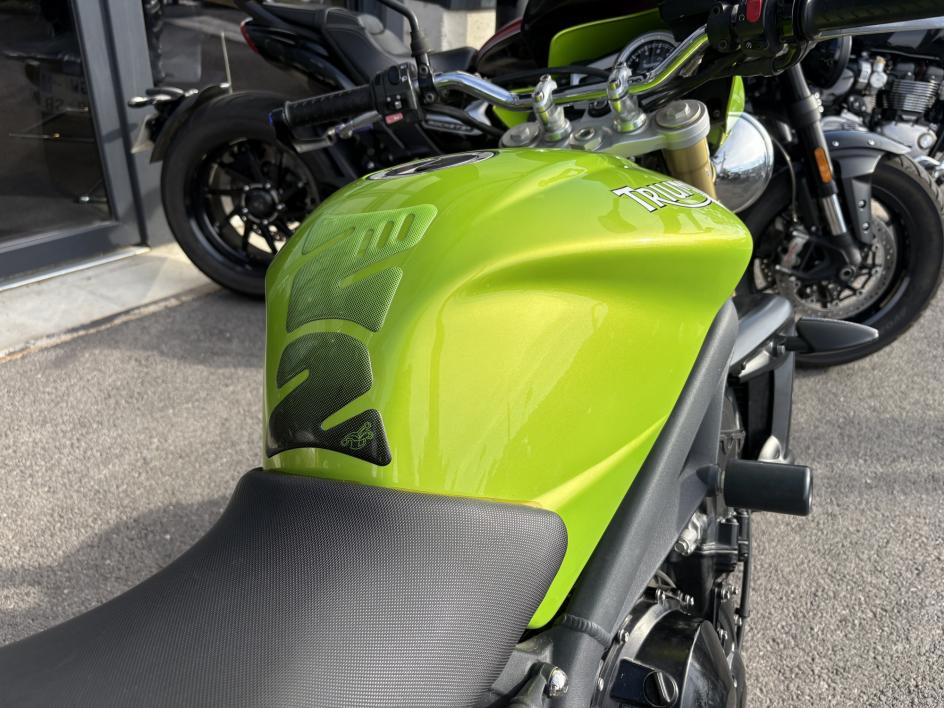 TRIUMPH STREET TRIPLE 675 SUPERBE ÉTAT 